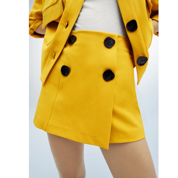 Zara yellow Buttoned high waisted Skort - Picture 1 of 5